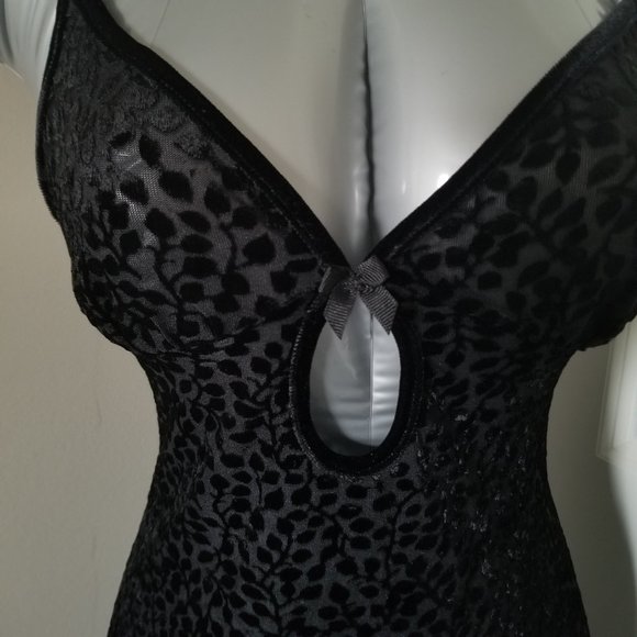 La Senza Sheer crushed Velvet Lingerie - Picture 3 of 6